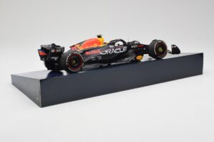 Red Bull Racing RB19 #11 S. Perez Winner Saudi Arabian GP 2023 Minichamps 1:18 113230111 Metall - pilt 3/6