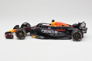 Oracle Red Bull Racing RB20 #1 M. Verstappen Winner Bahrain GP 2024 Minichamps 1:18 110240101 Metall - pilt 3/7