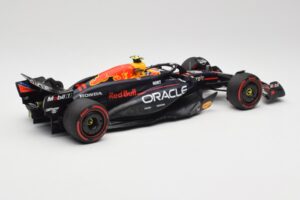 Red Bull Racing RB20 #11 S. Perez Bahrain GP 2024 Minichamps 1:18 110240111 Metall - pilt 2/7