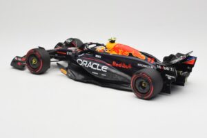 Red Bull Racing RB20 #11 S. Perez Bahrain GP 2024 Minichamps 1:18 110240111 Metall - pilt 5/7