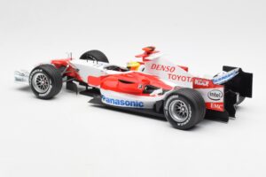 Panasonic Toyota Racing TF106 #8 R. Schumacher F1 2006 Minichamps 1:18 100060007 Metall - pilt 5/6