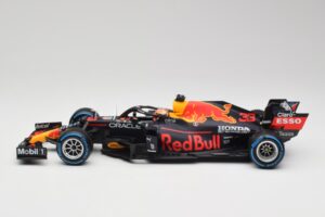Red Bull Racing Honda RB16B #33 M. Verstappen Belgian GP Winner 2021 Minichamps 1:18 110211333 Vaik - pilt 3/7