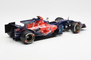 Red Bull Racing RB6 #6 M. Webber F1 Showcar 2010 Minichamps 1:18 150100076 Metall - pilt 2/6