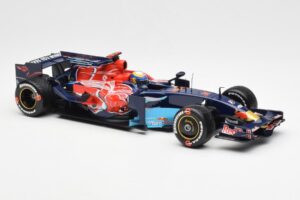 Red Bull Racing RB6 #6 M. Webber F1 Showcar 2010 Minichamps 1:18 150100076 Metall - pilt 4/6