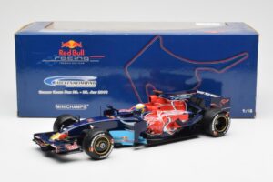 Red Bull Racing RB6 #6 M. Webber F1 Showcar 2010 Minichamps 1:18 150100076 Metall - pilt 6/6