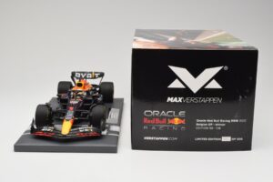 Oracle Red Bull Racing RB18 #33 M. Verstappen Belgian GP 2022 Minichamps 1:18 113221401 Vaik - pilt 6/7