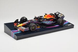 Oracle Red Bull Racing RB19 #33 M. Verstappen Miami GP 2023 Case Edition Minichamps 1:18 113233501 Vaik - pilt 2/7
