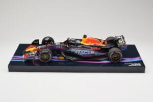 Oracle Red Bull Racing RB19 #33 M. Verstappen Miami GP 2023 Case Edition Minichamps 1:18 113233501 Vaik