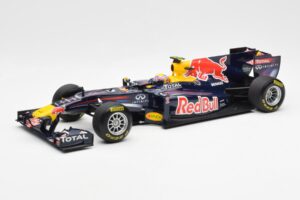 Red Bull Racing RB7 #2 M. Webber Showcar F1 2011 Minichamps 1:18 110110072 Metall
