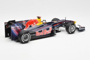 Red Bull Racing Renault RB5 #5 S. Vettel Showcar 2010 Minichamps 1:18 153100175 Metall - pilt 2/6