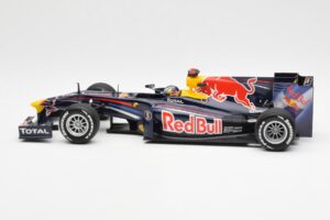Red Bull Racing Renault RB5 #5 S. Vettel Showcar 2010 Minichamps 1:18 153100175 Metall - pilt 3/6