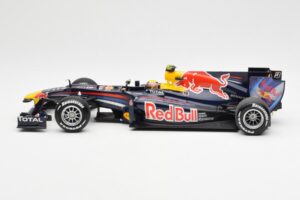 Red Bull Racing Renault RB6 #6 M. Webber F1 2010 Minichamps 1:18 110100006 Metall - pilt 3/6