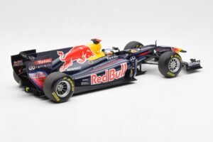 Red Bull Racing Renault RB6 #5 S. Vettel F1 World Champion 2010 Minichamps 1:18 110100005 Metall - pilt 2/6