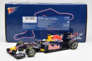 Red Bull Racing Renault RB6 #5 S. Vettel F1 World Champion Showcar 2010 Minichamps 1:18 150100075 Metall - pilt 6/6