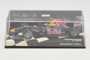 Red Bull Racing RB6 S. Vettel F1 Showcar 2010 Minichamps 1:43 400100075 Metall - pilt 5/5