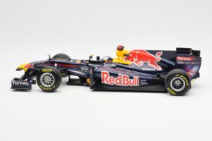 Red Bull Racing Renault RB7 #1 S. Vettel F1 World Champion Showcar 2011 Minichamps 1:18 113110271 Metall - pilt 3/6