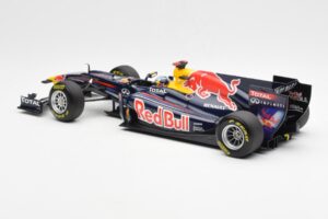 Red Bull Racing Renault RB7 #1 S. Vettel F1 World Champion Showcar 2011 Minichamps 1:18 113110271 Metall - pilt 5/6