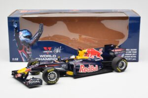 Red Bull Racing Renault RB7 #1 S. Vettel F1 World Champion Showcar 2011 Minichamps 1:18 113110271 Metall - pilt 6/6