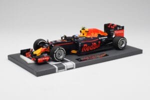 Red Bull RB12 #33 M. Verstappen Spain GP Winner 2016 Minichamps 1:18 117160333 Metall - pilt 2/7