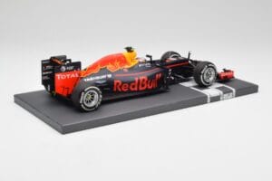 Red Bull RB12 #33 M. Verstappen Spain GP Winner 2016 Minichamps 1:18 117160333 Metall - pilt 3/7