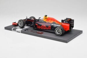 Red Bull RB12 #33 M. Verstappen Spain GP Winner 2016 Minichamps 1:18 117160333 Metall - pilt 5/7