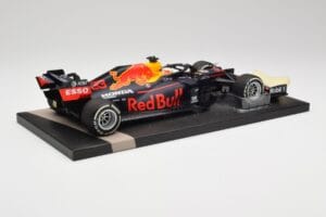 Red Bull RB16 #33 M. Verstappen Abu Dhabi GP Winner 2020 Minichamps 1:18 113201733 Metall - pilt 3/6