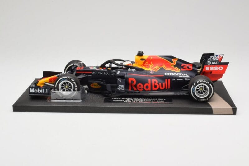 Red Bull RB16 #33 M. Verstappen Red Bull Racing 70th Anniversary GP Winner 2020 Minichamps 1:18 113200533-M1 Vaik