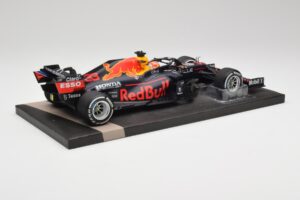 Red Bull RB16B #33 M. Verstappen Dutch GP Winner 2021 Minichamps 1:18 113212533 Metall - pilt 3/7