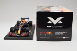 Red Bull RB16B #33 M. Verstappen Dutch GP Winner 2021 Minichamps 1:18 113212533 Metall - pilt 7/7