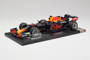 Red Bull RB16B #33 M. Verstappen Styrian & Austrian GP Winner 2021 Minichamps 1:18 113210933 Metall - pilt 2/6