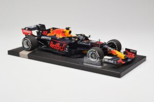 Red Bull RB16B #33 M. Verstappen Styrian & Austrian GP Winner 2021 Minichamps 1:18 113210933 Metall - pilt 4/6