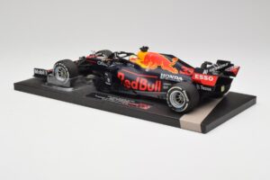Red Bull RB16B #33 M. Verstappen Styrian & Austrian GP Winner 2021 Minichamps 1:18 113210933 Metall - pilt 5/6