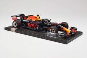 Red Bull RB16B #33 M. Verstappen Abu Dhabi GP 2021 Winner Missing Figurine & Pitboard Minichamps 1:18 113212333 Vaik - pilt 4/7