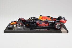 Red Bull RB16B #33 M. Verstappen Abu Dhabi GP 2021 Winner Missing Figurine & Pitboard Minichamps 1:18 113212333 Vaik