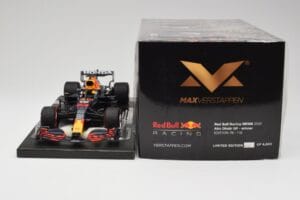 Red Bull RB16B #33 M. Verstappen Abu Dhabi GP 2021 Winner Missing Figurine & Pitboard Minichamps 1:18 113212333 Vaik - pilt 6/7