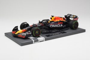 Red Bull RB18 #1 M. Verstappen Japan GP Winner No Figure 2022 Minichamps 1:18 113221801B Metall - pilt 2/7