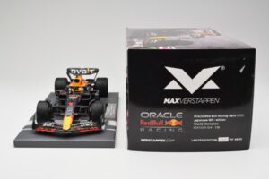 Red Bull RB18 #1 M. Verstappen Japan GP Winner No Figure 2022 Minichamps 1:18 113221801B Metall - pilt 7/7