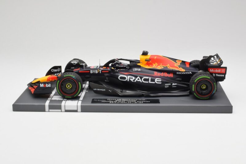 Red Bull RB18 #1 M. Verstappen Japan GP Winner No Figure 2022 Minichamps 1:18 113221801B Metall