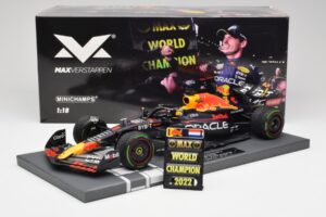 Red Bull RB18 #1 M. Verstappen Japan GP Winner No Figure & Pitboard 2022 Minichamps 1:18 113221801FB Metall - pilt 6/7