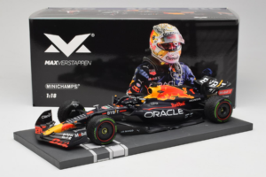 Red Bull Racing RB18 #1 M. Verstappen Japan GP Winner 2022 Minichamps 1:18 113221801FB-R1 Metall - pilt 8/8