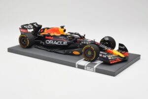 Red Bull RB18 Oracle #1 M. Verstappen Abu Dhabi GP 2022 Winner Minichamps 1:18 113222201 Vaik - pilt 4/7