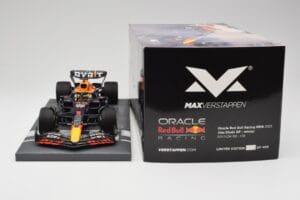 Red Bull RB18 Oracle #1 M. Verstappen Abu Dhabi GP 2022 Winner Minichamps 1:18 113222201 Vaik - pilt 6/7