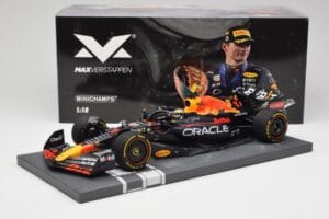 Red Bull RB18 Oracle #1 M. Verstappen Abu Dhabi GP 2022 Winner Minichamps 1:18 113222201 Vaik - pilt 7/7