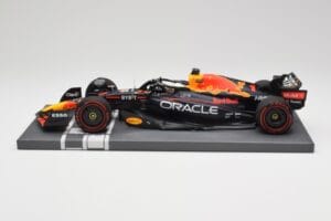 Red Bull RB18 Oracle #1 M. Verstappen Italian GP 2022 Winner Minichamps 1:18 113221601 Vaik