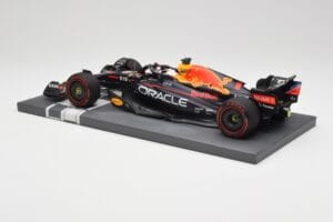Red Bull RB18 Oracle #1 M. Verstappen Italian GP 2022 Winner Minichamps 1:18 113221601 Vaik - pilt 5/7