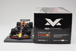 Red Bull RB18 Oracle #1 M. Verstappen Italian GP 2022 Winner Minichamps 1:18 113221601 Vaik - pilt 6/7