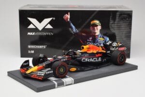 Red Bull RB18 Oracle #1 M. Verstappen Italian GP 2022 Winner Minichamps 1:18 113221601 Vaik - pilt 7/7