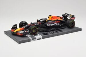 Red Bull RB18 Oracle #1 M. Verstappen Japanese GP 2022 World Champion Minichamps 1:18 113221801 Vaik - pilt 2/7