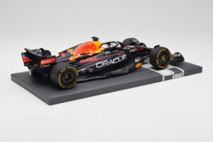 Red Bull RB18 Oracle #1 M. Verstappen US GP 2022 Winner Minichamps 1:18 113221901 Vaik - pilt 3/7