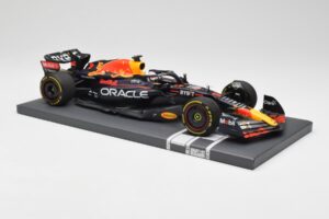 Red Bull RB18 Oracle #1 M. Verstappen US GP 2022 Winner Minichamps 1:18 113221901 Vaik - pilt 4/7
